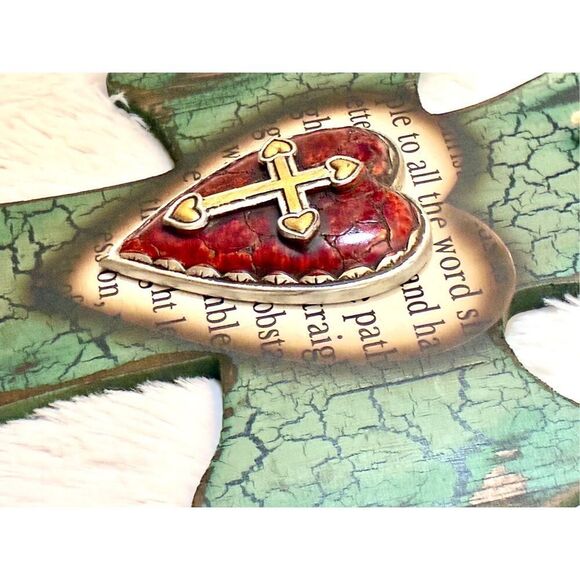 NWOT Montana West 3-D Crackled Green Scripture Heart Wall Cross - Picture 7 of 11